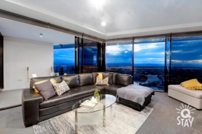 Circle on Cavill AMAZING 2 Bedroom SPA Hinterland View - QSTAY